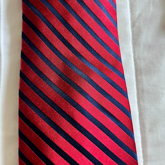 US Polo Association Red/Blue Striped Silk Tie - Picture 2 of 4